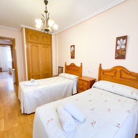 Vivienda Turistica Los Leones Берланга де Дуеро Екстериор снимка