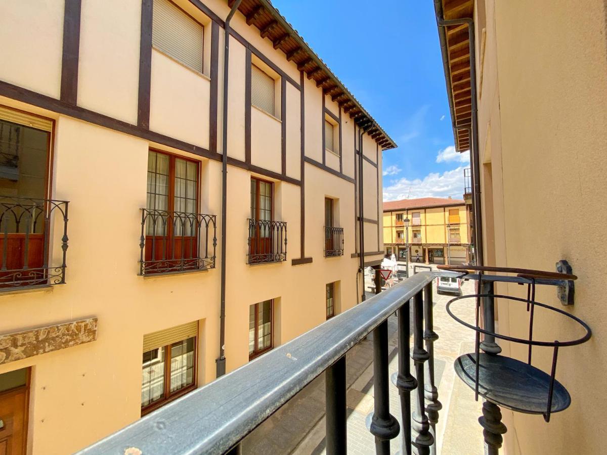 Vivienda Turistica Los Leones Берланга де Дуеро Екстериор снимка